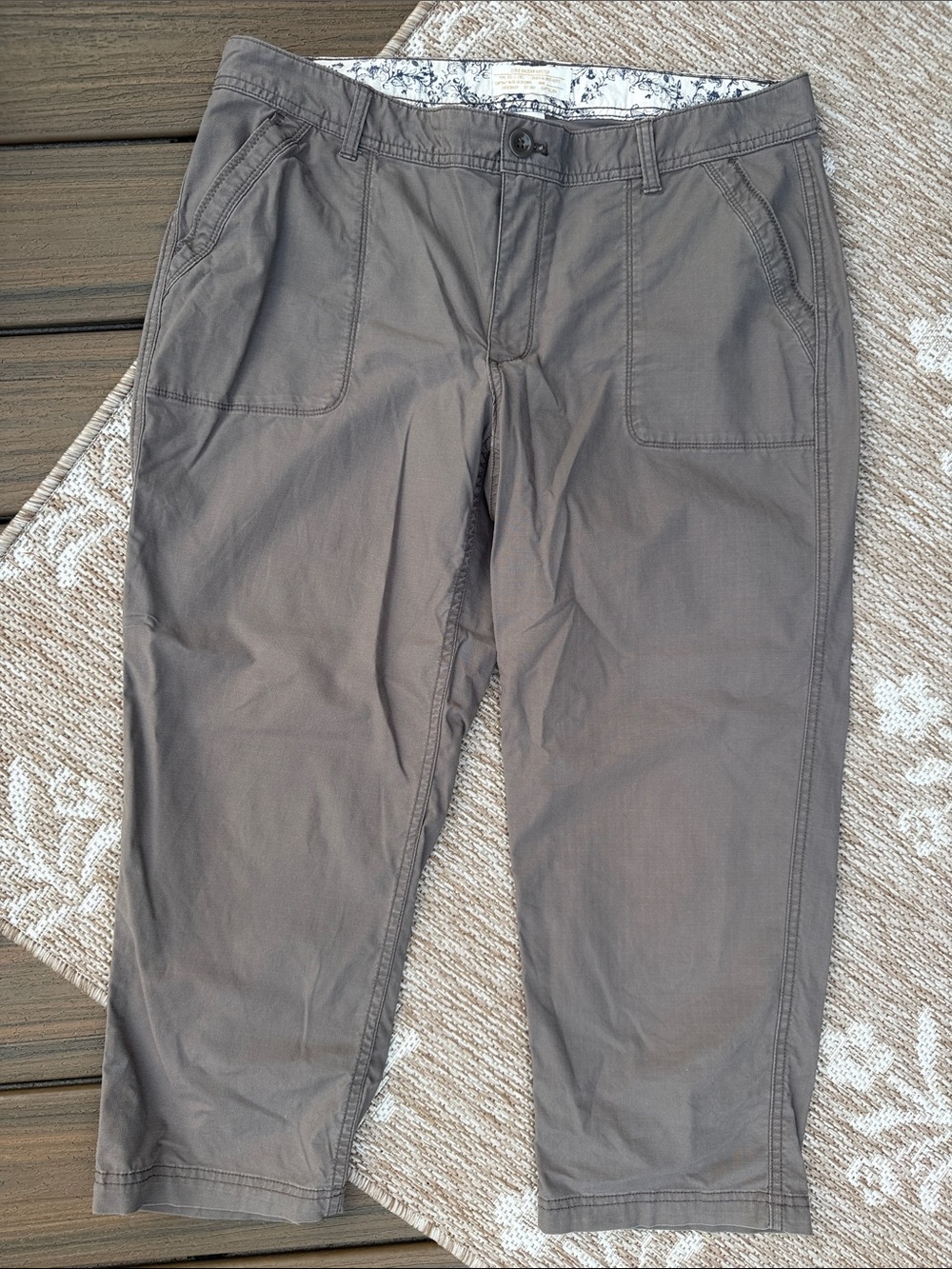 Eddie Bauer women’s  Gray Crop Chinos
